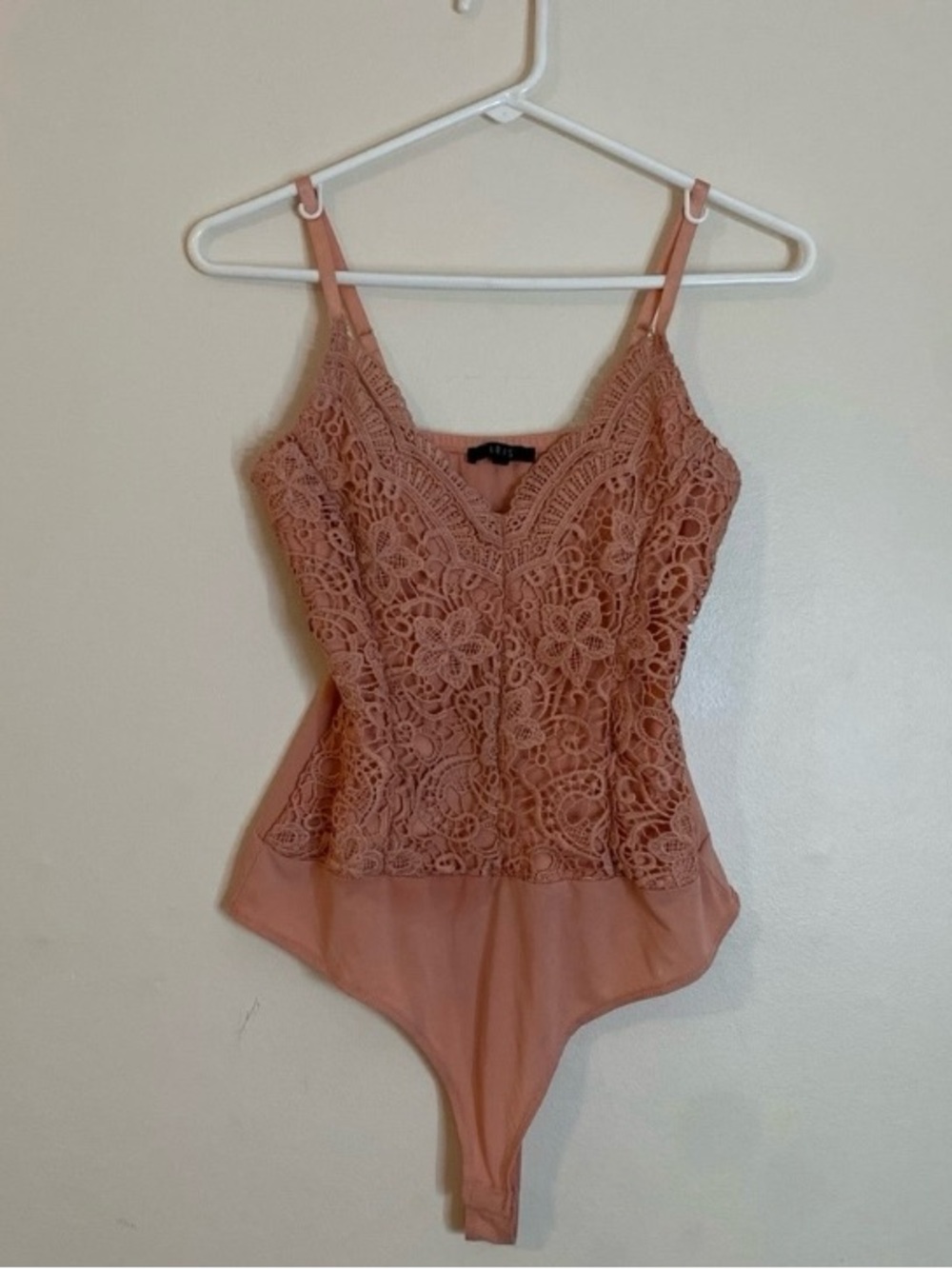 iris Dusty Coral Lace Crochet sleeveless V-Neck Bodysuit medium